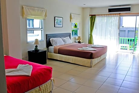 Family Room (3 Adults)