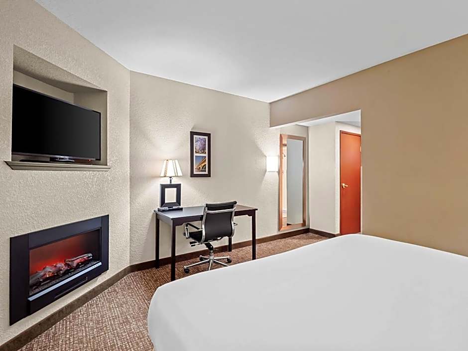 Comfort Inn & Suites Allen Park - Dearborn