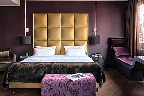 Deluxe King Room with City View