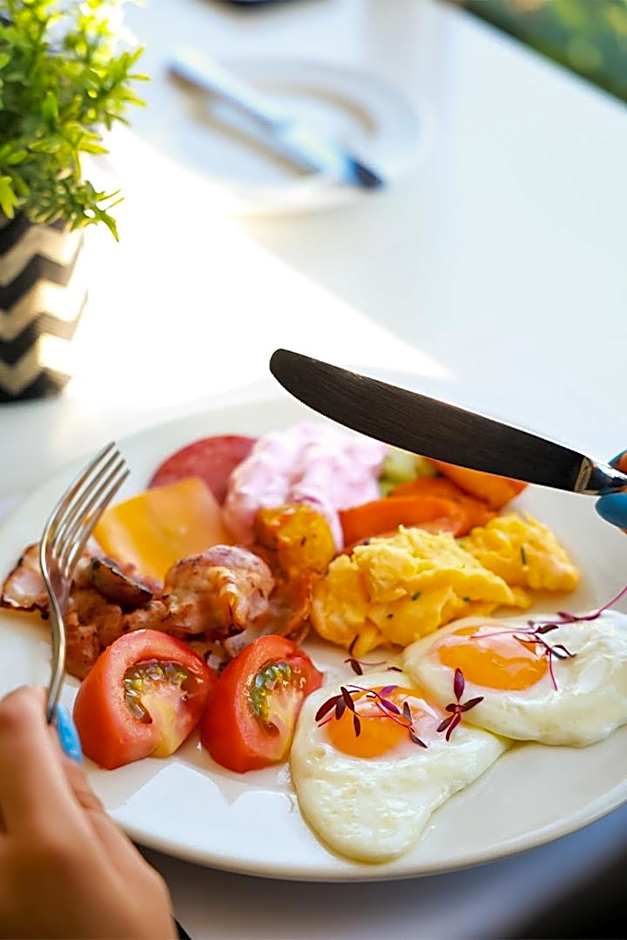 Mikes Kanarium City Hotel