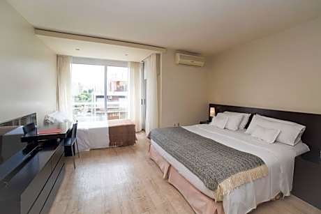 Triple Room with City View