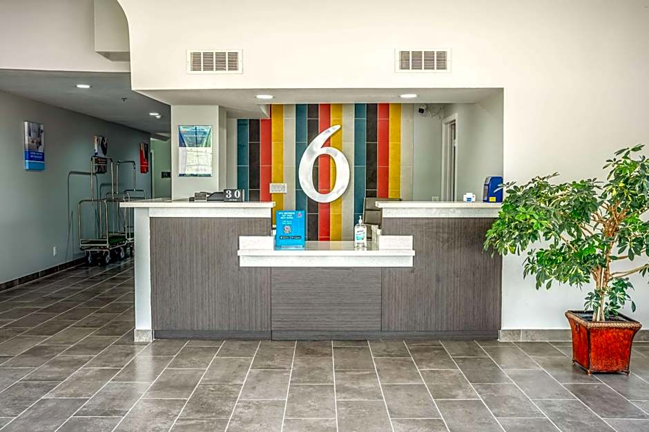 Studio 6 Claremore OK