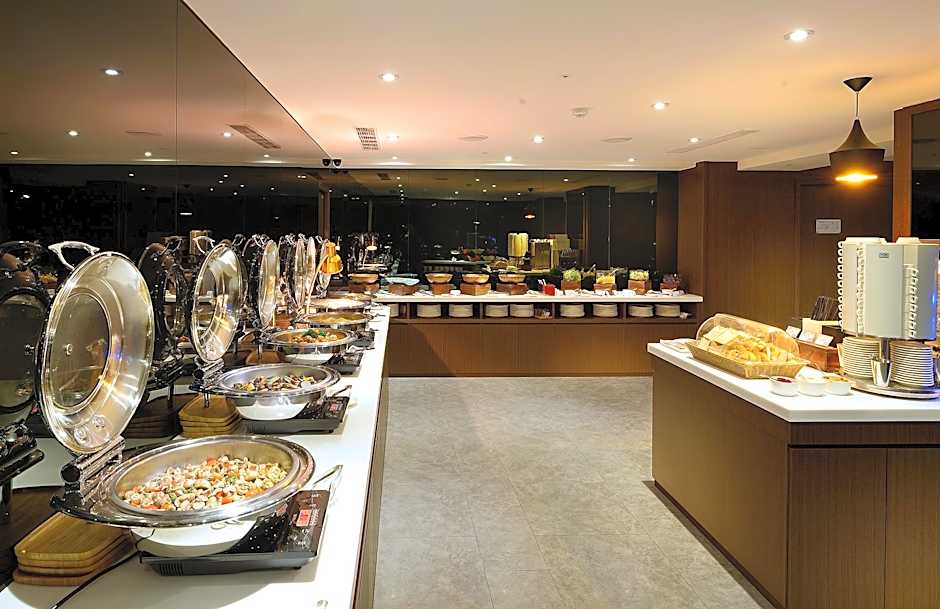 Aeris International Hotel