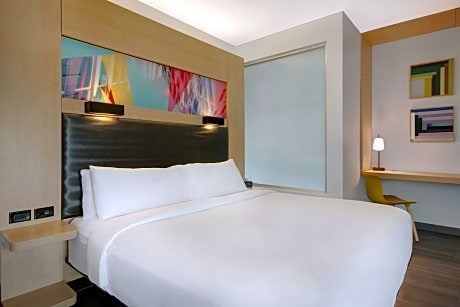 Suite, 1 King Bed, Balcony