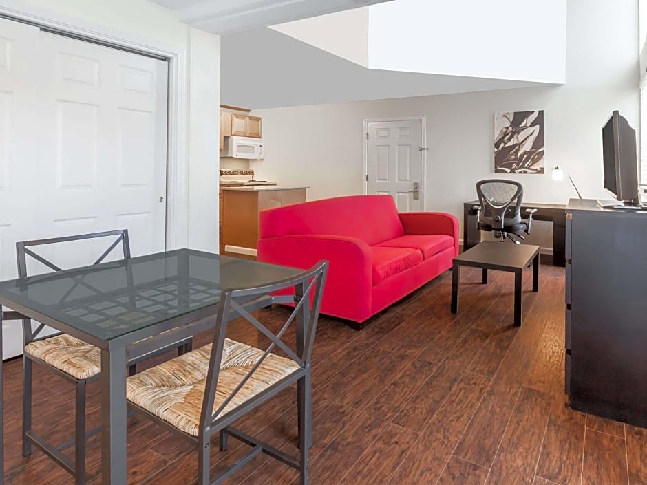 Hawthorn Extended Stay by Wyndham Dallas
