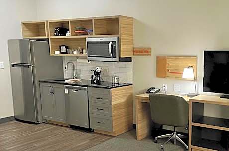 Queen Studio Suite - Hearing Accessible/ Non-Smoking