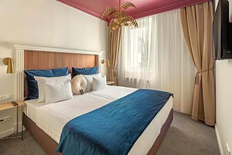 Superior King Suite
