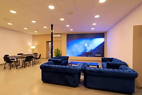 Loft 200m2 avec écran led géant de 10m2