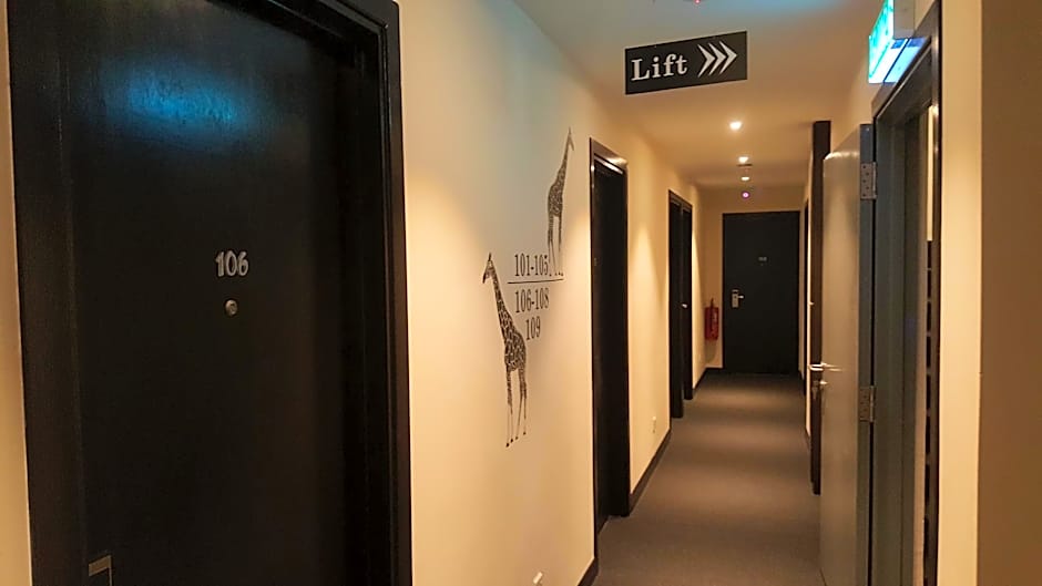 9 Square Hotel - Sri Kembangan