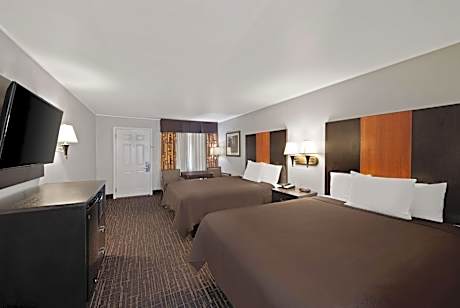 Queen Room with Two Queen Beds - Non-Smoking