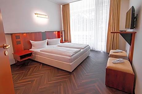 Suite - Lake Side