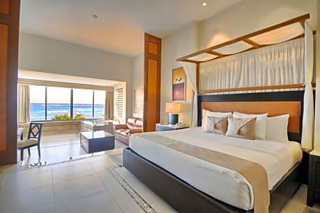 Luxury Suite with Partial Ocean View and Hot Tub