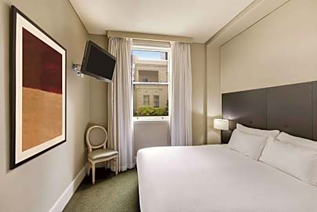 Premier One-Bedroom Apartment