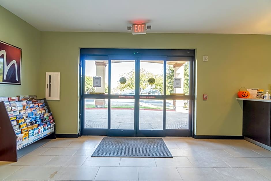 Moulton Inn & Suites By OYO