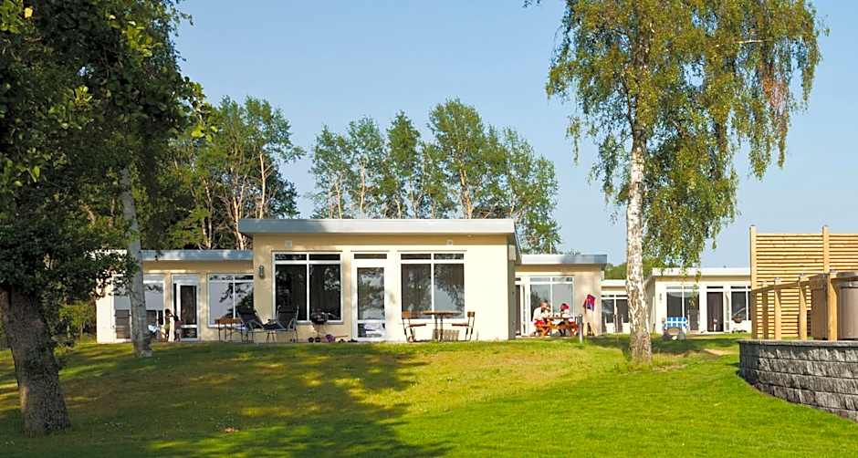 Ringsjöstrand Camping, Hotell och Stugby