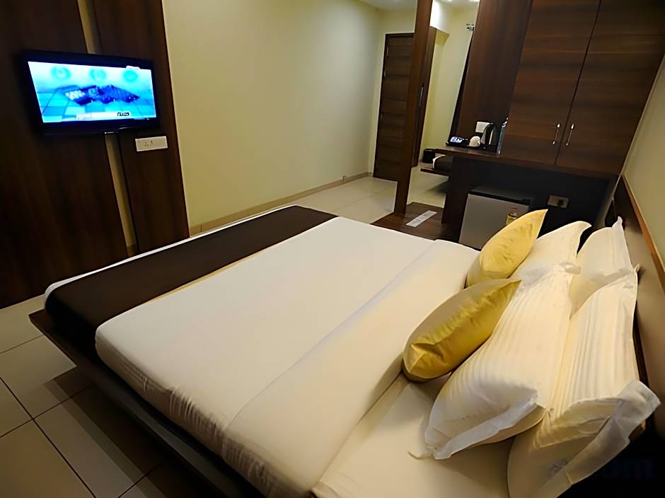 Hotel 3 Leaves