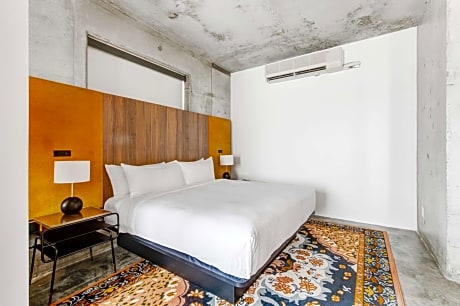 One-Bedroom King Suite