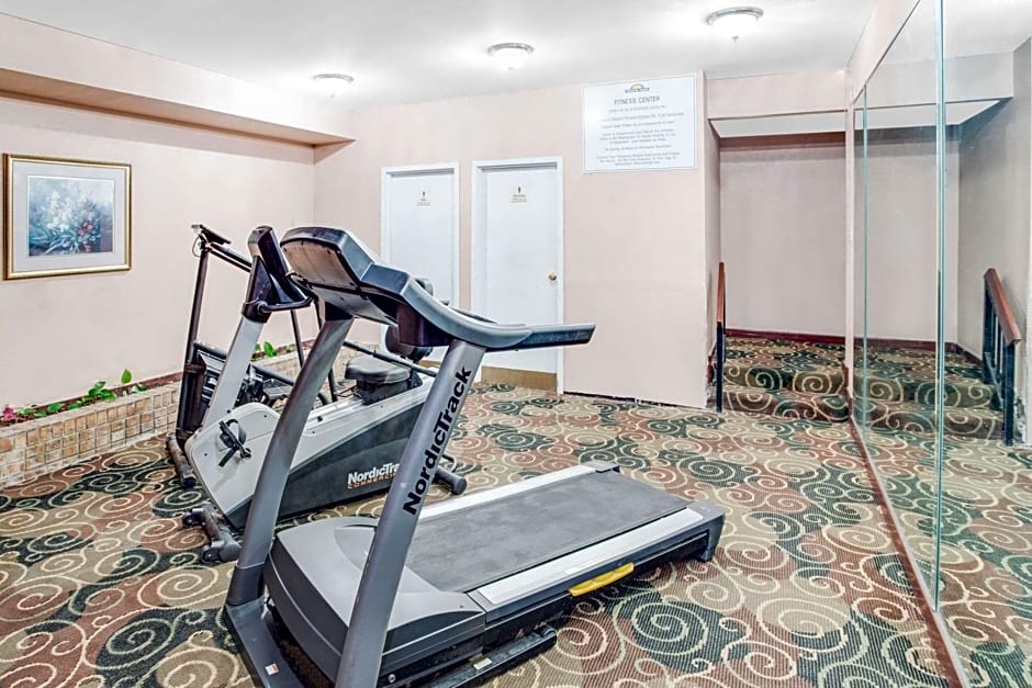 Days Inn by Wyndham Greenville MS