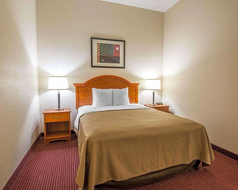 Econo Lodge Inn & Suites Beaumont