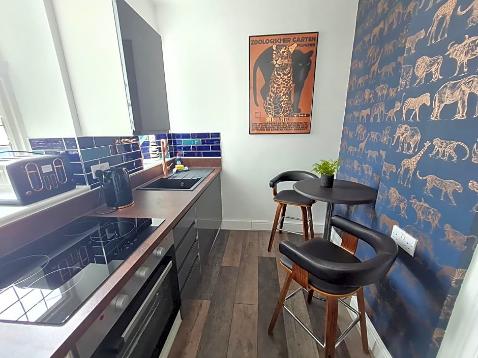 Lemur Lodge - Boutique Apartments - Short Stroll to The Beach