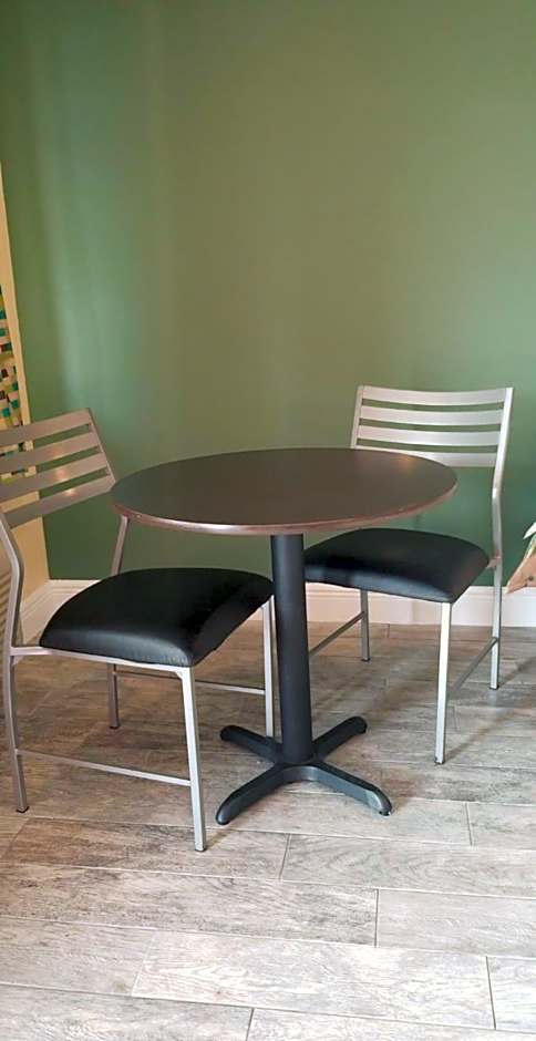 Oxford Inn and Suites Nasa