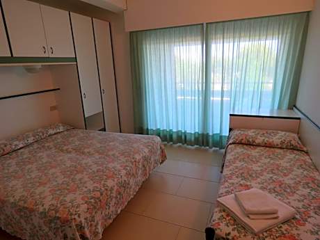Quadruple Room with Balcony and Sea View