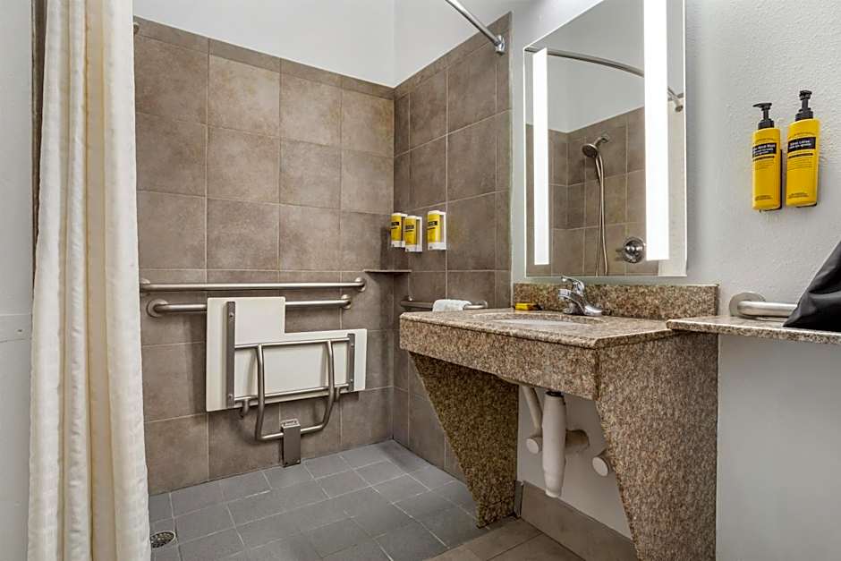 Best Western Plus New Caney Inn & Suites