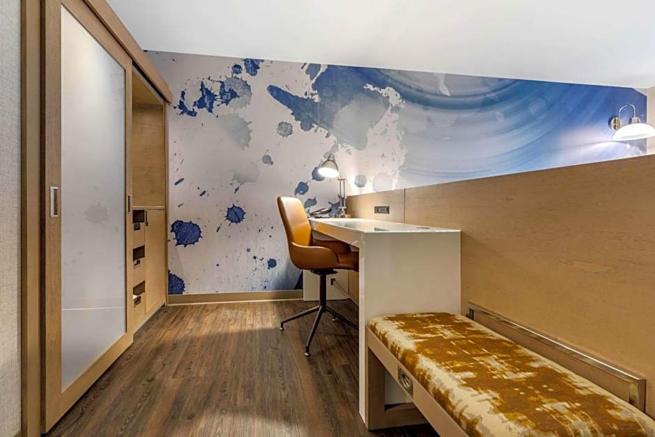 Cambria Hotel Milwaukee Downtown