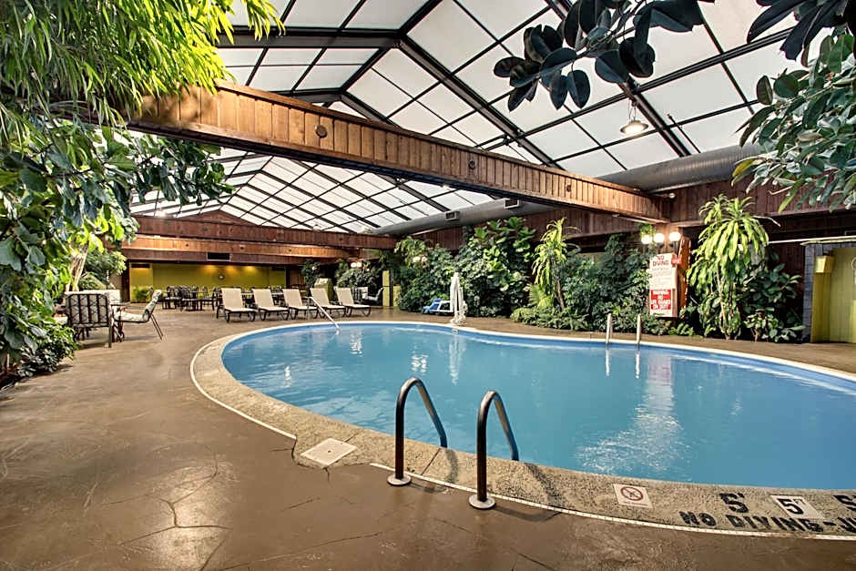 Greenfield Inn & Suites Elizabethtown, KY I65 Exit 94