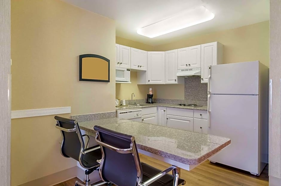 MainStay Suites Airport
