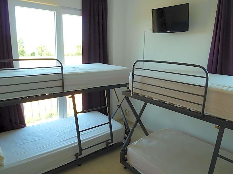 Foto 1 dari 5 — Single Bed in 10-Bed Dormitory Room