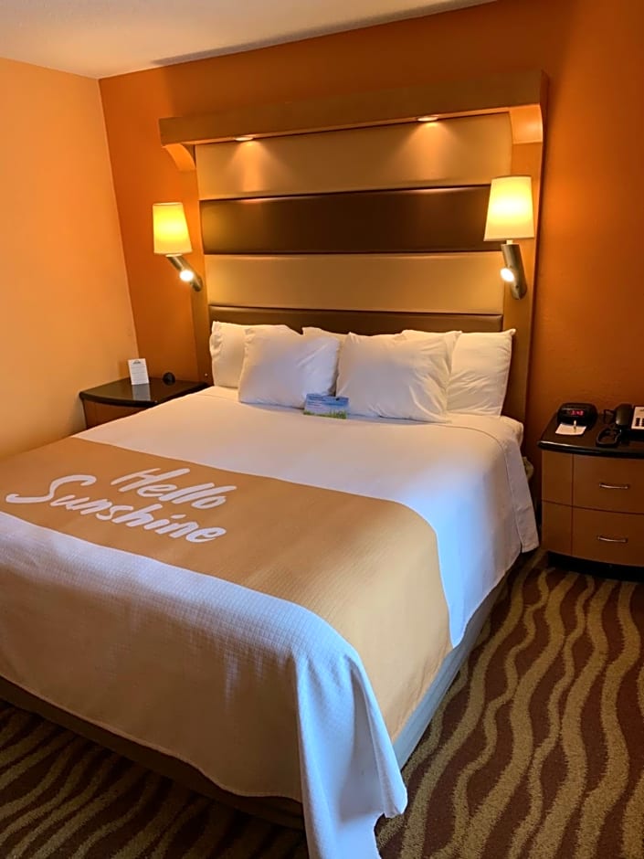 Days Inn & Suites by Wyndham Albany