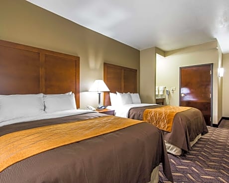 2 Queen Beds  Non-Smoking