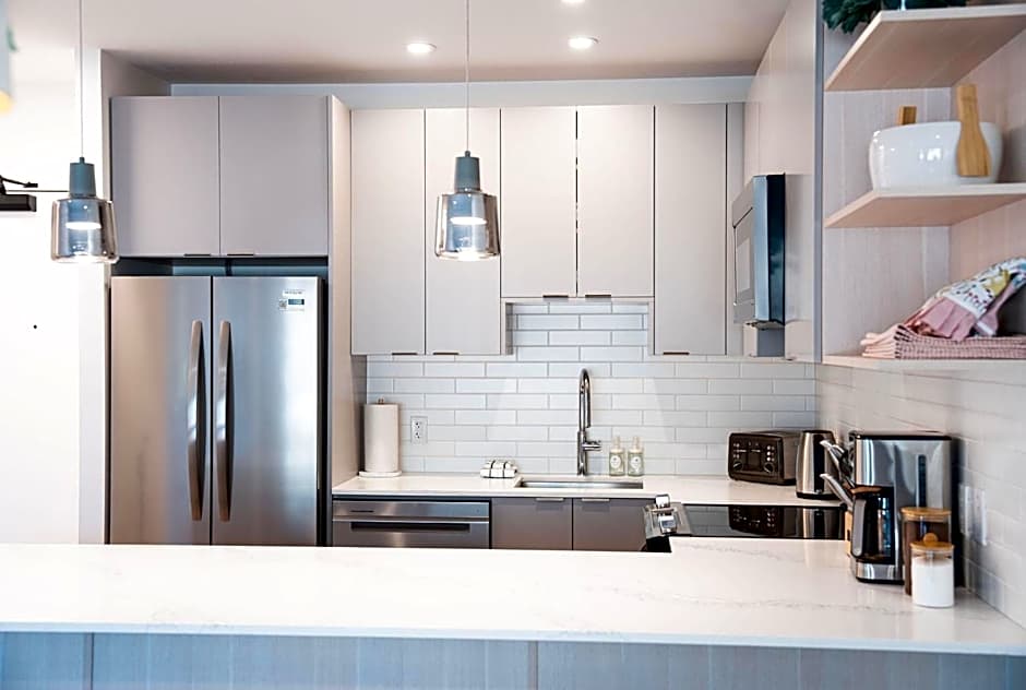 Drop in Condo by Revelstoke Vacations