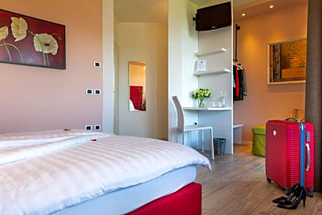 Deluxe Double or Twin Room with Mountain View