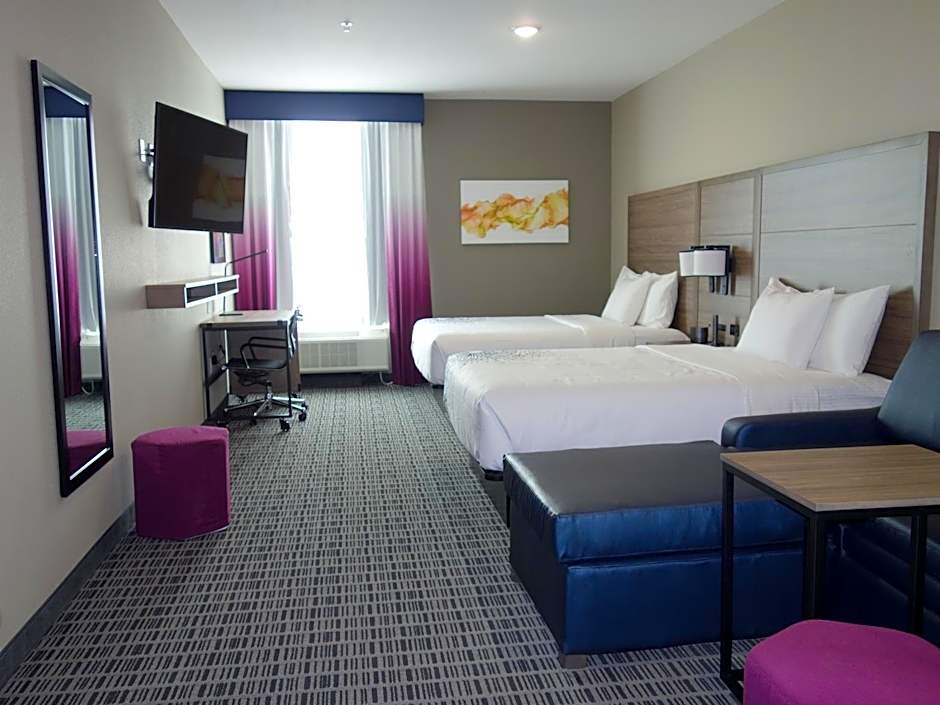 La Quinta Inn & Suites by Wyndham San Antonio Alamo City