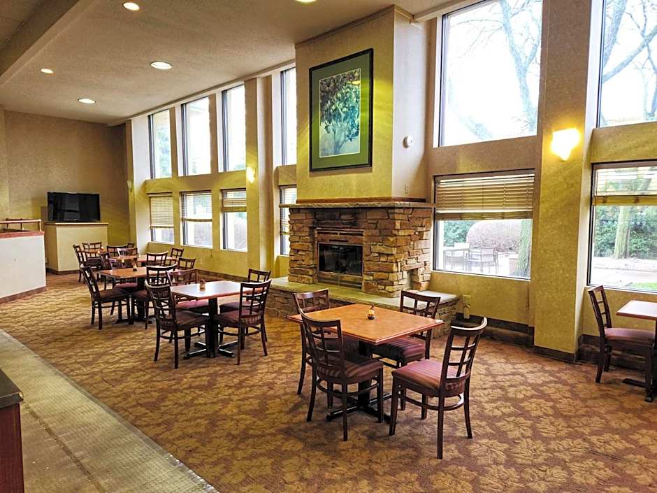 La Quinta Inn & Suites by Wyndham Appleton-College Avenue