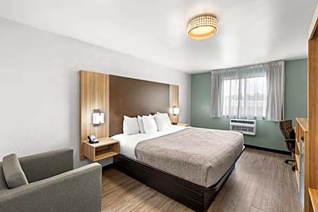 1 Queen Bed, Nonsmoking, Accessible