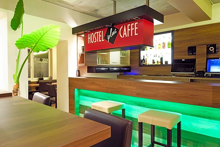 Hostel Plus Caffe