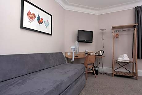 Family Room (2 Adults + 1 Child)