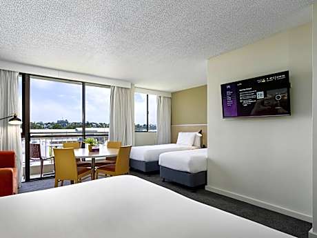 Family guest room, city side