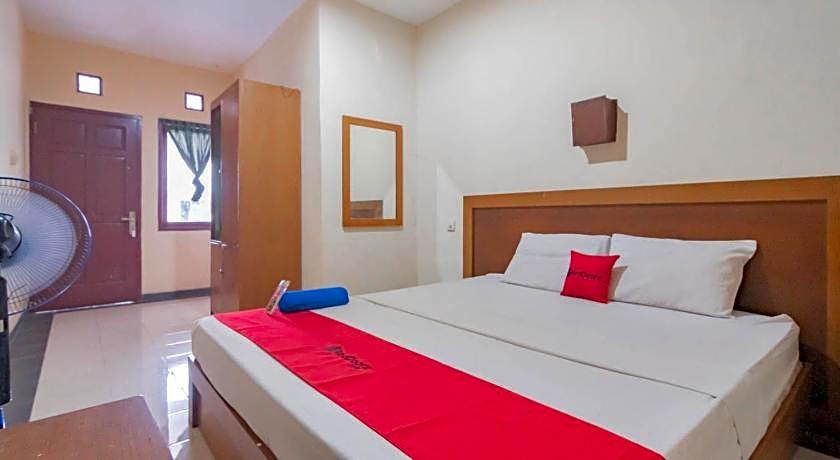 RedDoorz Plus @ Hotel Sofia Pangandaran