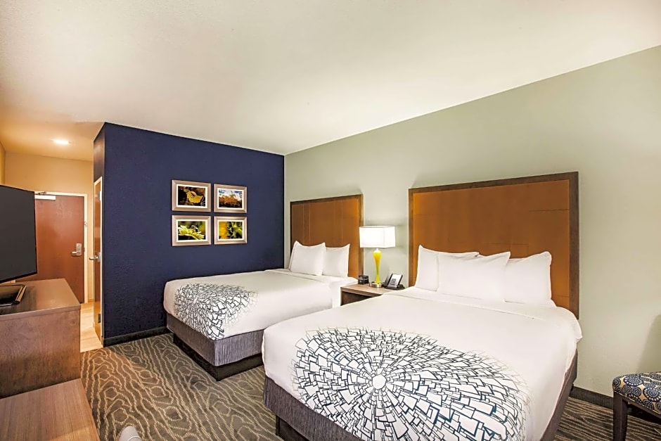 La Quinta Inn & Suites by Wyndham Wichita Northeast