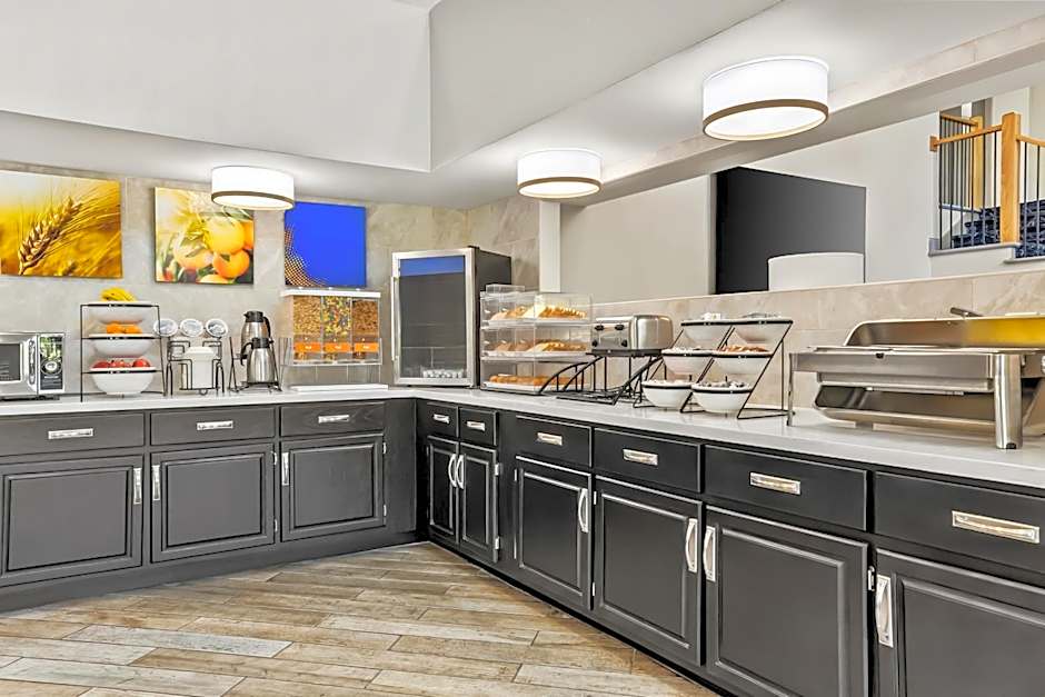 Comfort Inn & Suites Nashville Near Tanger Outlets I-24 Antioch