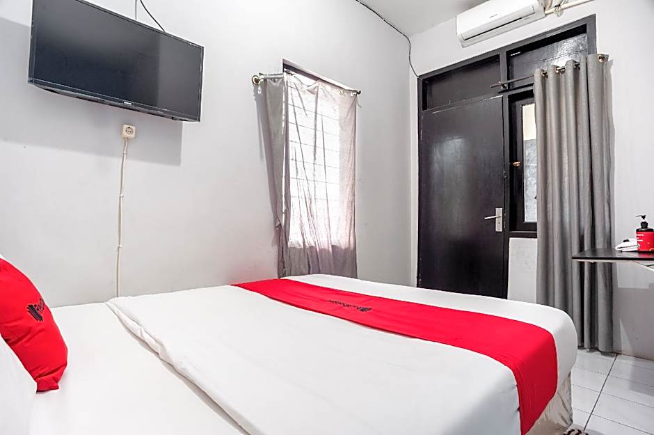 RedDoorz near Margonda Raya