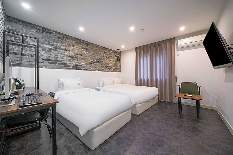 Photo 1 of 18 of Premium 2 Beds