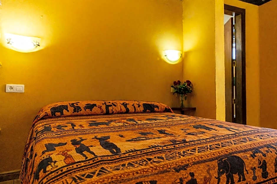 Hotel Selwo Lodge - Animal Park Tickets Included