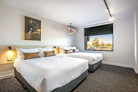 Nightcap at The Cheeky Squire