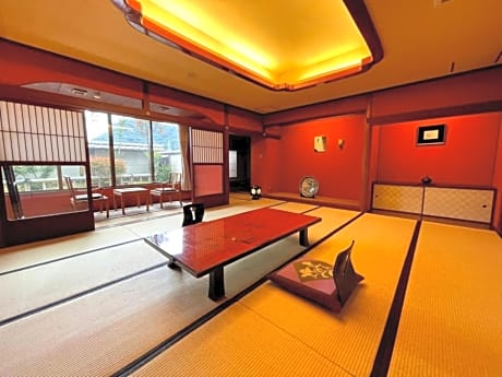 Japanese-Style Room with 15 + 6 Tatami-Matress with Shared Bathroom