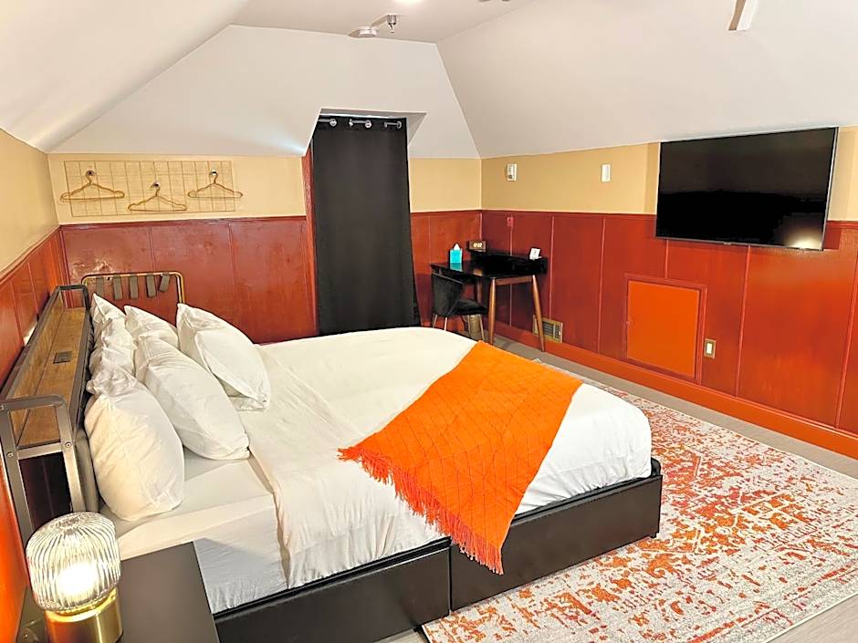 Peninsula Bed & Cocktails